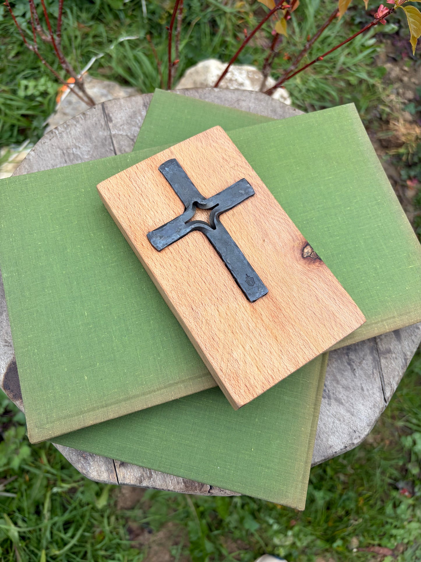 Croix et support bois